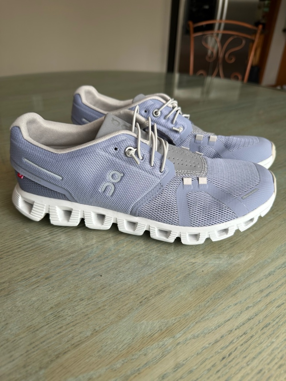 On Running Lavender/White Women's Sneakers Cloud 6 size 9 - Picture 11 of 11